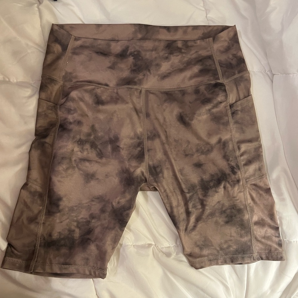 Baleine yoga shorts 2 in package size Medium NWT.
